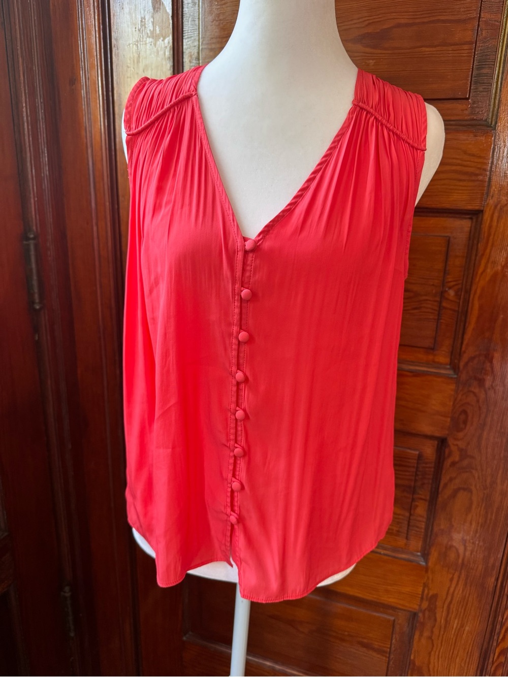 Evereve Coral Sleeveless V-Neck Button-Front Blouse - Picture 2 of 4